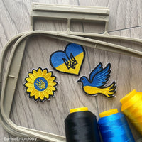 Heart-shaped Ukrainian flag embroidery with wheat stalks and satin border – perfect as a patch or for decorating clothes and bags.