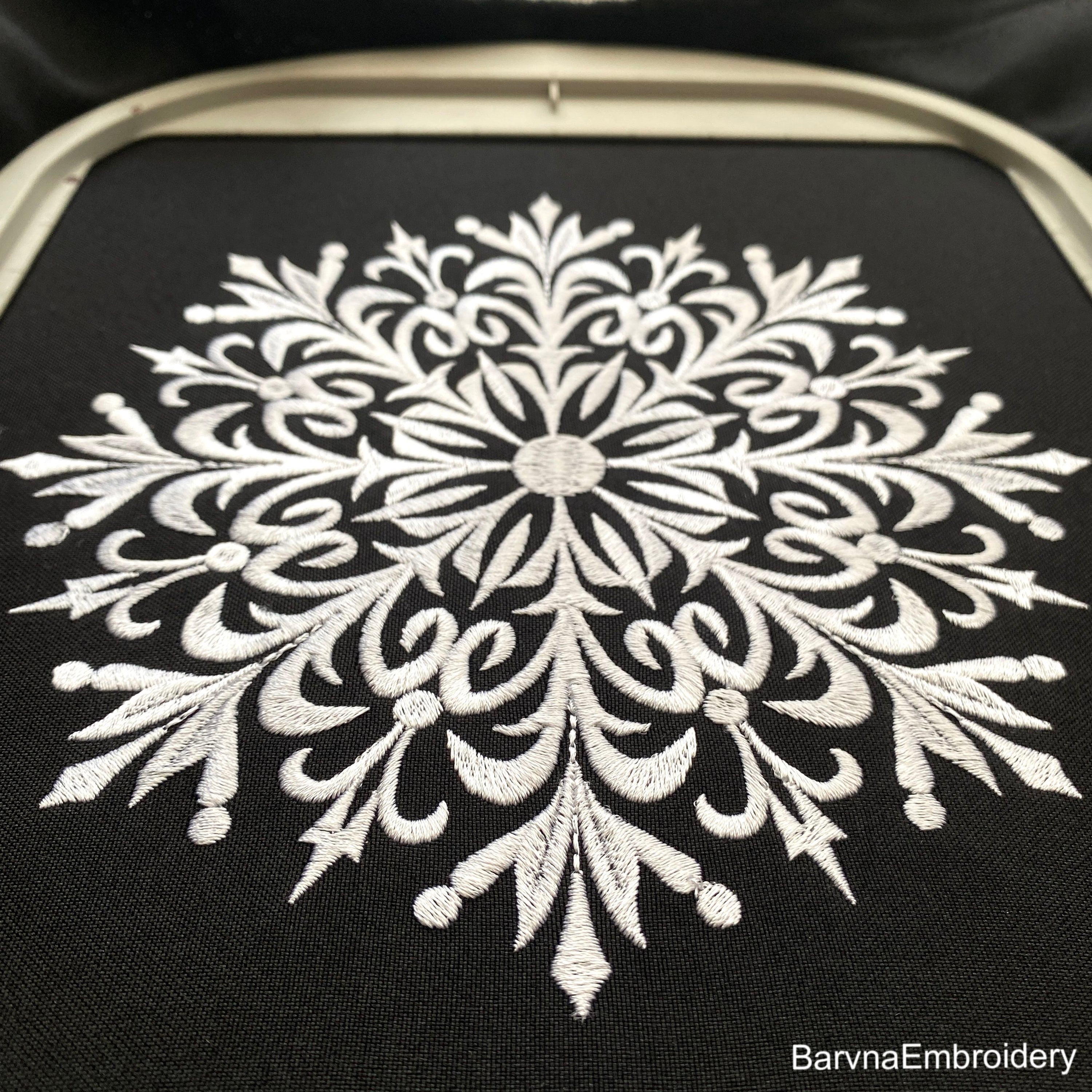 Detailed snowflake embroidery design – elegant one-color machine embroidery file for winter and holiday projects.