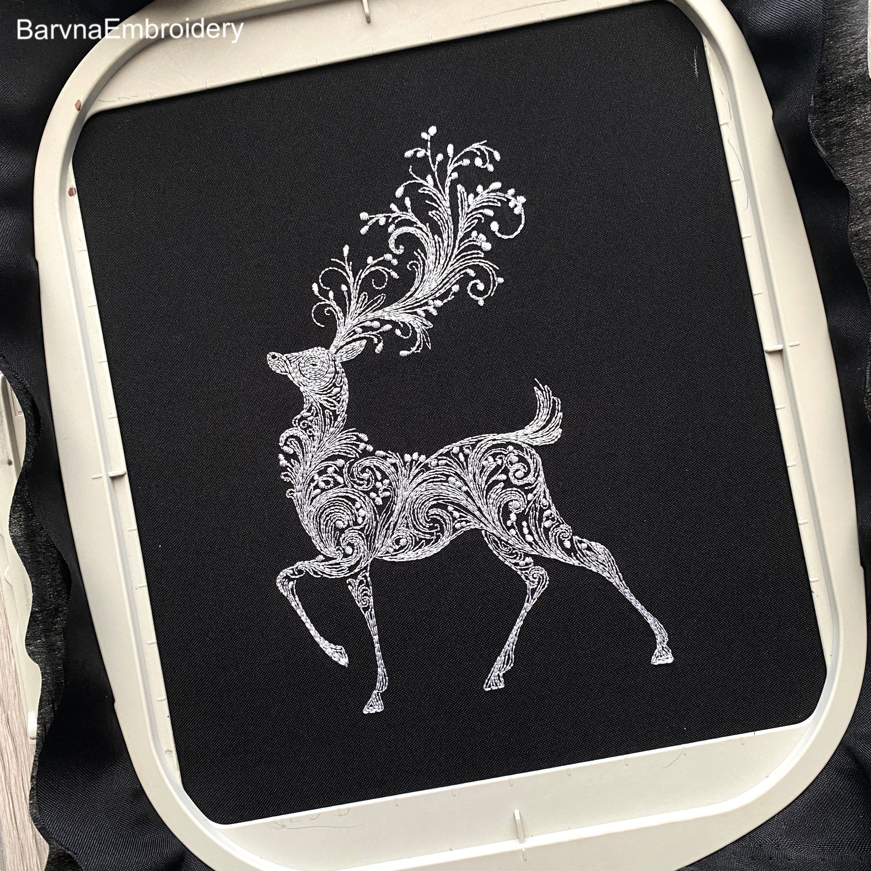 Elegant deer embroidery design with swirl pattern – one-color machine embroidery file for Christmas and winter projects.